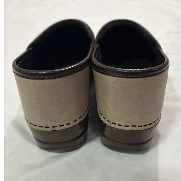 Dansko Womens 9.5 10 Professional Clogs Slip on Closed Toe Chunky Workwear Comfy - Picture 8 of 12